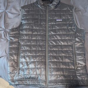 Patagonia Men's Dark Gray Quilted Vest